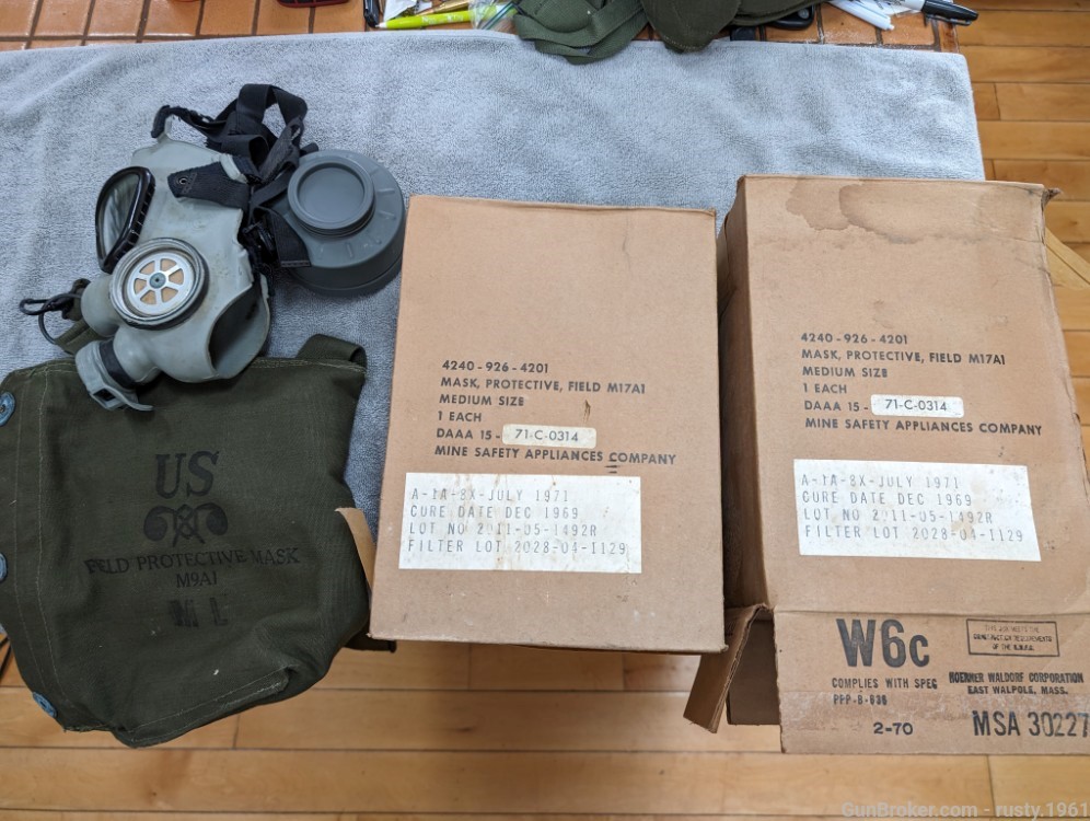 3 military gas mask, 2 new M17a1 & 1 m9a1-img-1