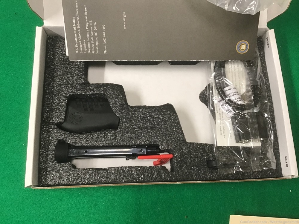 RUGER SR22 WITH BOX LIKE NEW!! -img-4