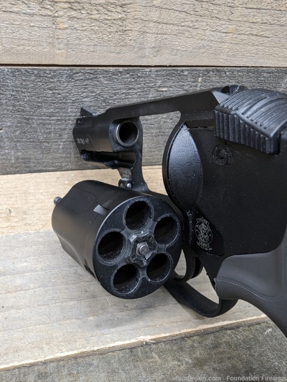 Smith & Wesson Bodyguard Revolver .38 Spl -img-2