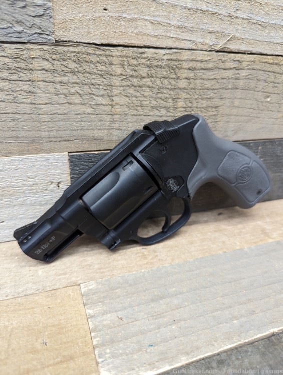Smith & Wesson Bodyguard Revolver .38 Spl -img-0