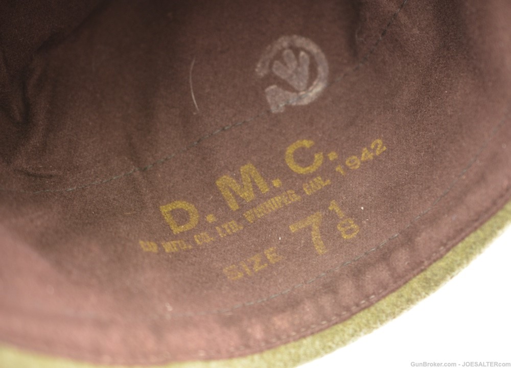 WWII Canadian DMC Winter Cap Size 7 1/8 Green Wool 1942 w/ Badge-img-4