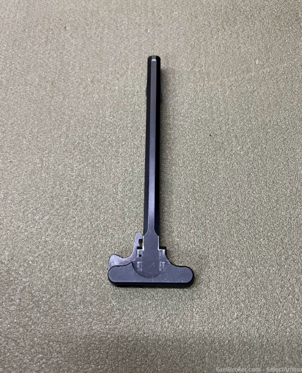 COLT Early M16 Charging Handle Black - Excellent condition-img-1