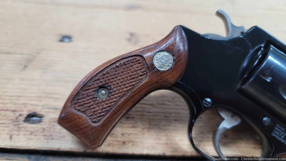 Smith and Wesson 37 Airweight Revolver .38 special wood grips-img-11