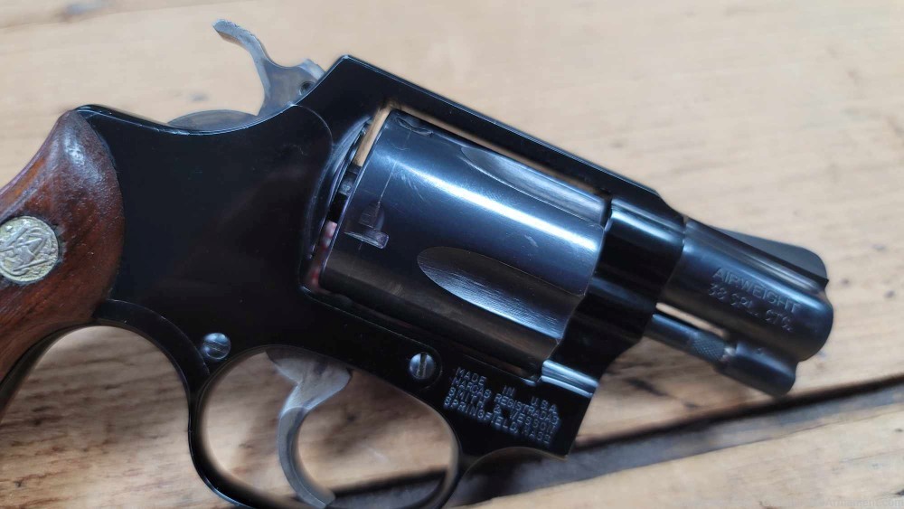 Smith and Wesson 37 Airweight Revolver .38 special wood grips-img-14