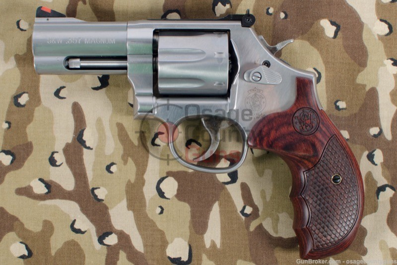 Smith & Wesson Model 686 Plus Deluxe - 3" .357 Magnum-img-1