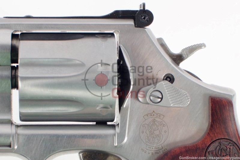 Smith & Wesson Model 686 Plus Deluxe - 3" .357 Magnum-img-4