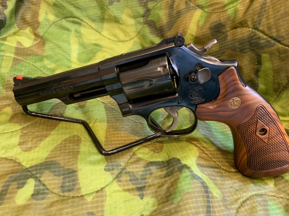 Smith & Wesson Model 19 Classic .357 Magnum 4.25" Excellent -img-6