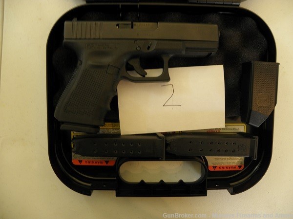 Glock 19 4th Gen 9mm w/extra holsters-img-1