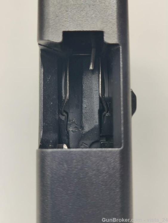 Glock 22 Gen 2 (.40 S&W) Semi Auto Pistol-img-2