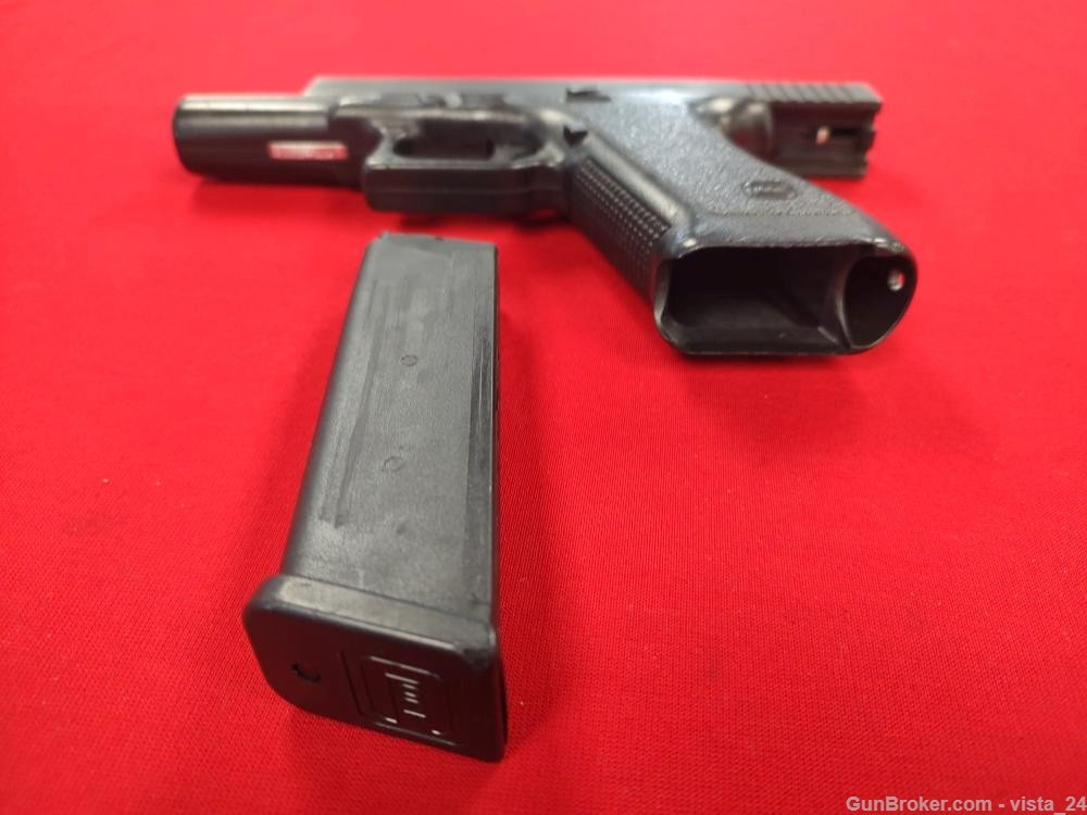 Glock 22 Gen 4 (.40 S&W) Semi Auto Pistol-img-1