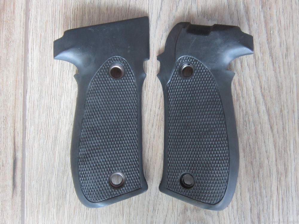 Sig Sauer P226 Grips Uncle Mikes Black Checkered Rubber Butler Creek Spegel-img-2