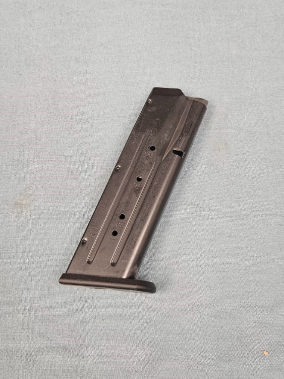 Tanfoglio EAA Witness 17 round 9mm full-size frame magazine. Used-img-0