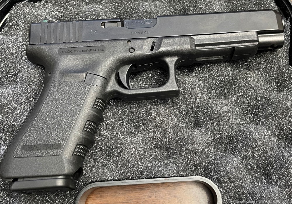 GLOCK 35 G35 Competition .40 S&W 2x15 Round mags/Night Sights-img-2