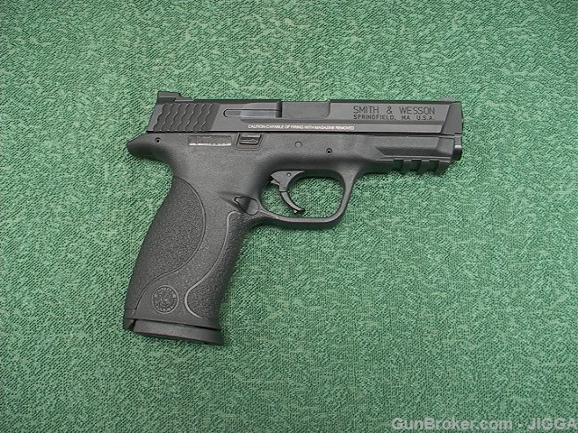 Used Smith and Wesson M&P 40-img-0