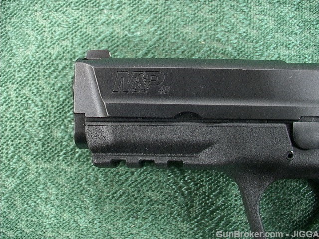 Used Smith and Wesson M&P 40-img-4