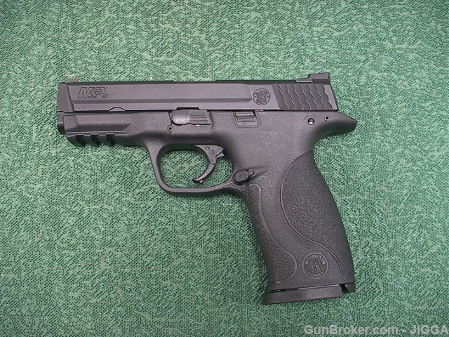 Used Smith and Wesson M&P 40-img-1