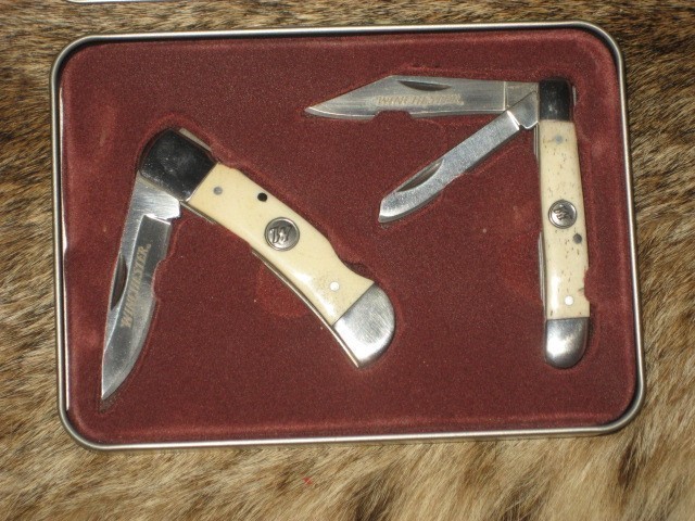 NEW SET OF WINCHESTER POCKET KNIVES IN TIN BONE !-img-1