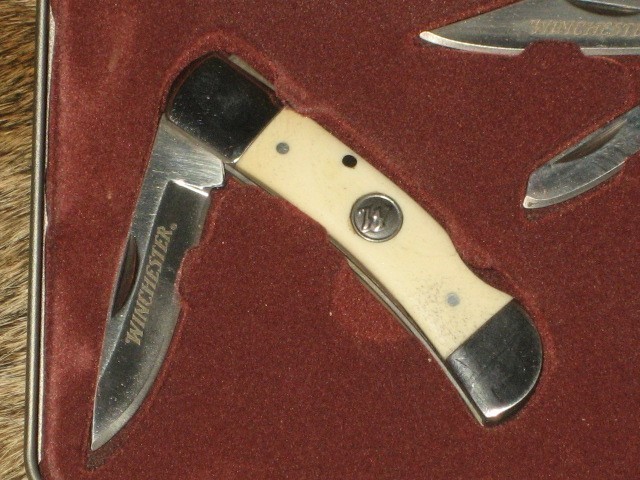 NEW SET OF WINCHESTER POCKET KNIVES IN TIN BONE !-img-3