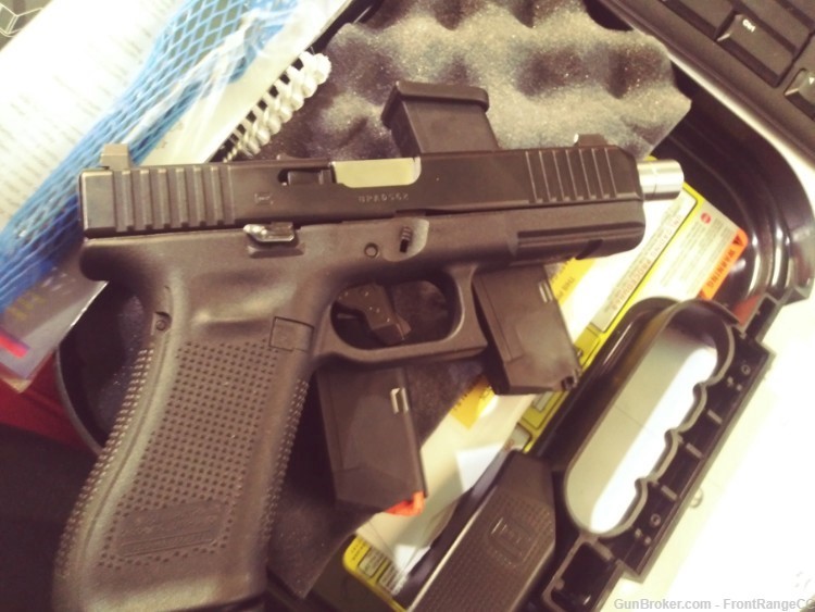 Glock 22 Gen 5 .40s&w and .357sig 3 mags, Lots of Upgrades-img-4