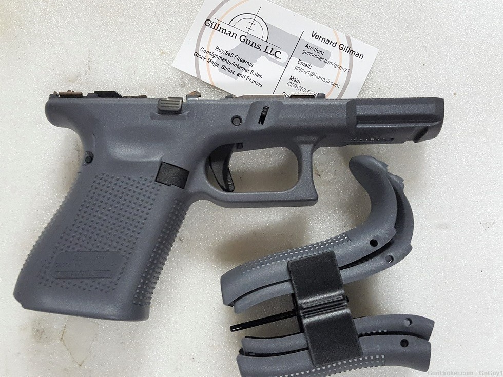NEW Glock G 19 Gen 5 gray Molded frame w/ case 9mm 9 mm ejector G19 -img-1