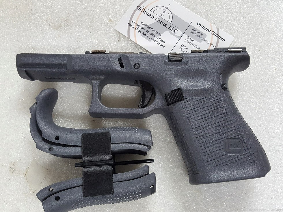 NEW Glock G 19 Gen 5 gray Molded frame w/ case 9mm 9 mm ejector G19 -img-0