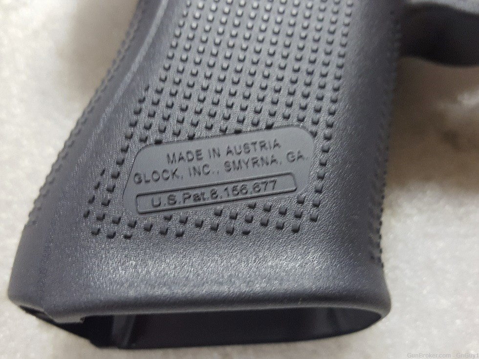 NEW Glock G 19 Gen 5 gray Molded frame w/ case 9mm 9 mm ejector G19 -img-4