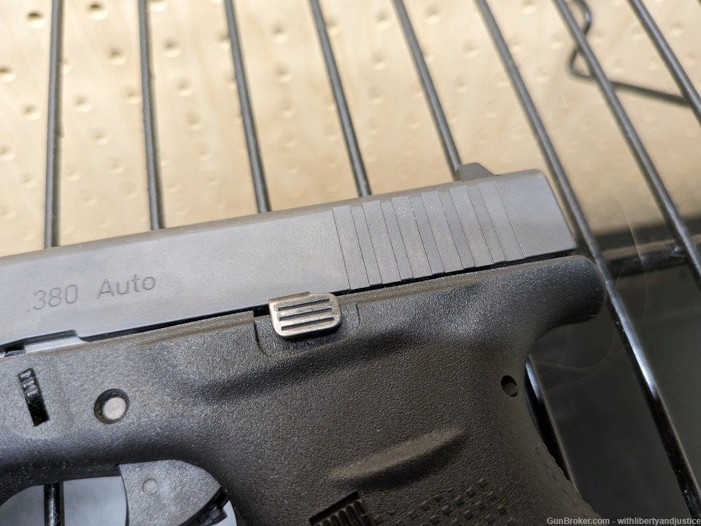 Glock 42 Slimline 380 ACP 3.2" Glock G42 w/ Box , Speed Loader & Lock-img-3