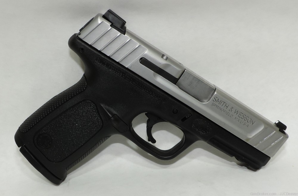 Smith & Wesson SD40 VE 40 S&W 4" Black / Stainless Pistol-img-1