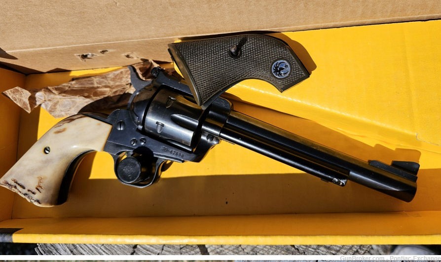 1970 Ruger Blackhawk  .357 Magnum Revolver w Box & Extra Grips-img-3