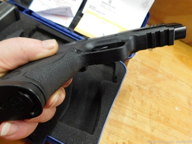 Smith & Wesson M&P 45 acp-img-4