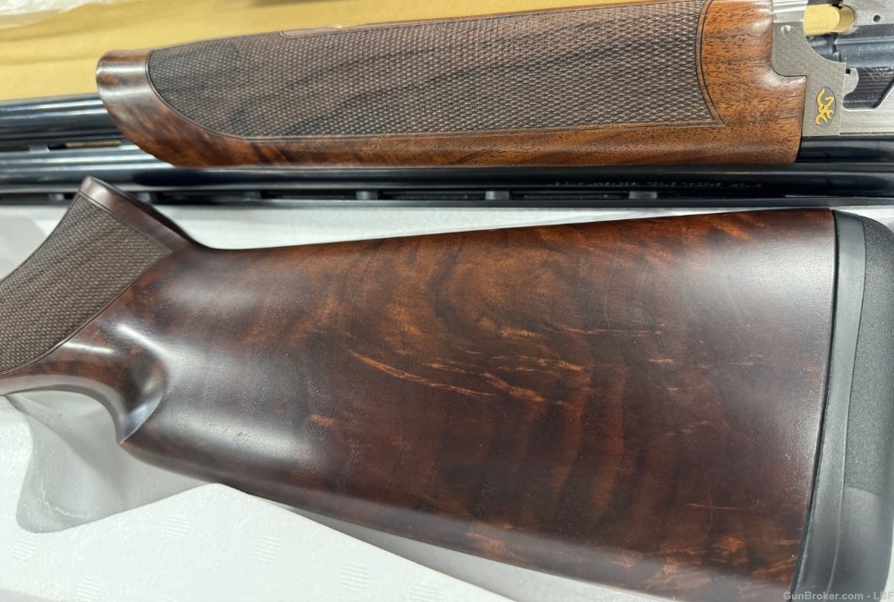 Browning Citori 725 Sporting 12ga 32" Barrel. Excellent Condition 99%.-img-2