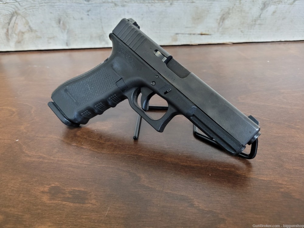 Used Glock 22 Gen4 40S&W S/Night Sights Good Condition-img-1