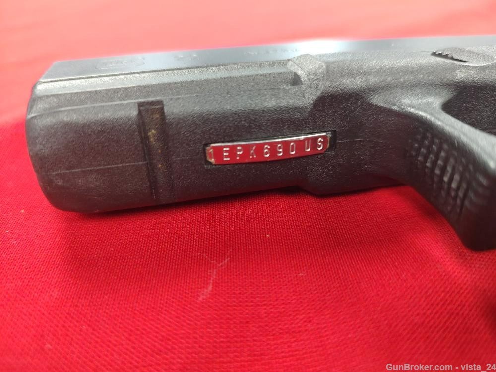 Glock 22 Gen 3 (.40 S&W) Semi Auto Pistol-img-2