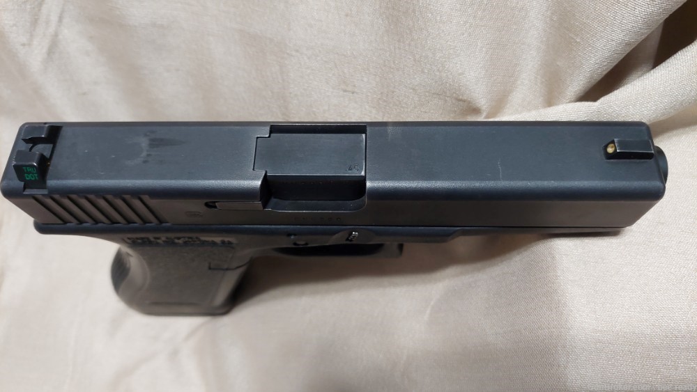 Glock 22 + 9mm Conversion Barrel 4 Mags Case-img-5
