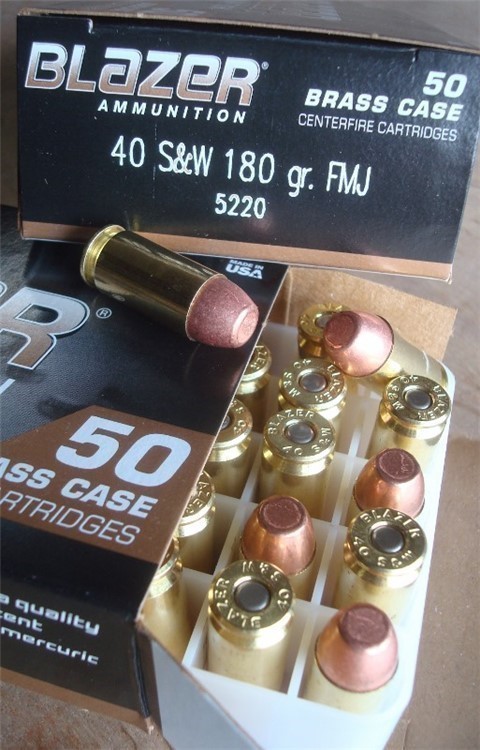 500 CCI .40 s&w FMJ Blazer Brass 180 gr ammunition 5220 new-img-0