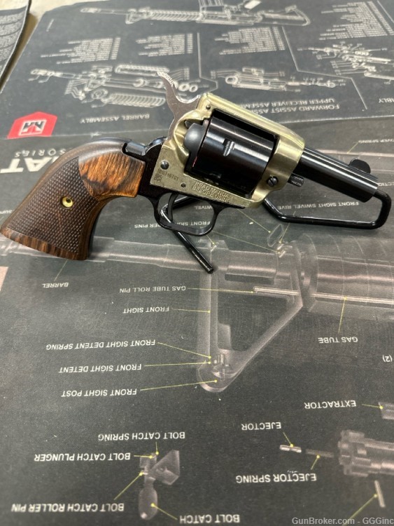 Heritage Barkeep Revolver 22WMR - Flask & Shot glasses - XLNT! PENNY! NR!-img-4