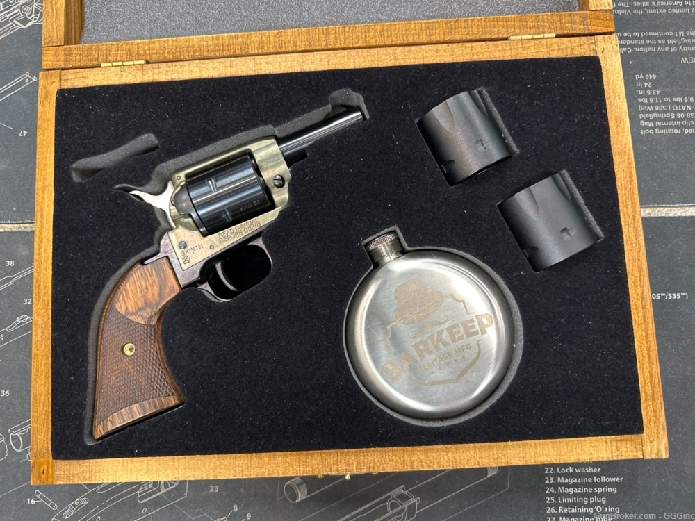 Heritage Barkeep Revolver 22WMR - Flask & Shot glasses - XLNT! PENNY! NR!-img-2