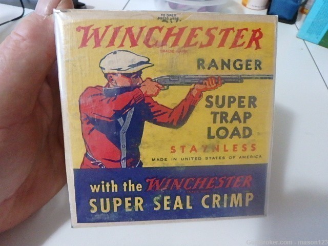 FULL 12 GA WINCHESTER RED SWEATER MAN SUPER  TRAP BOX NO 8 SHOT-img-0