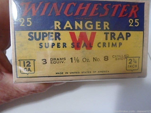 FULL 12 GA WINCHESTER RED SWEATER MAN SUPER  TRAP BOX NO 8 SHOT-img-1