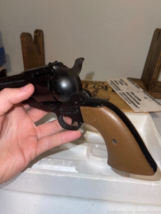 Vintage Crosman Shiloh 1861 CO2 revolver UNTESTED-img-4