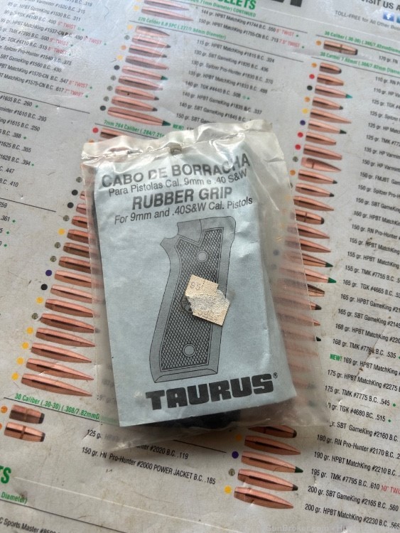 Taurus 9mm and 40s&w pistol grips rubber NEW FREE SHIP-img-0