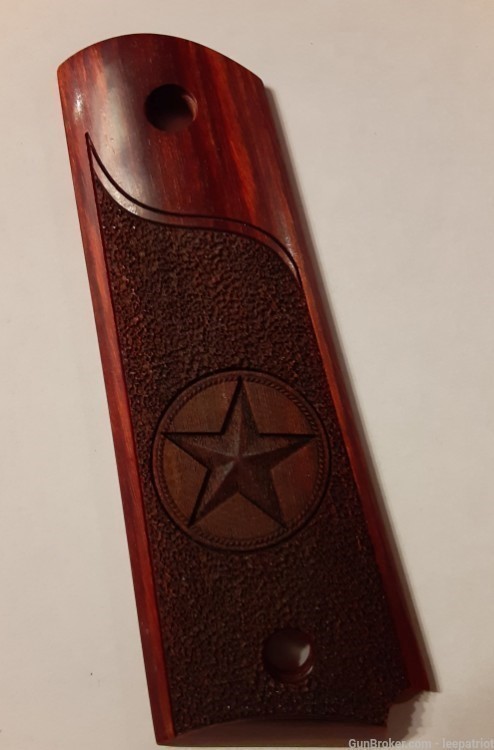 Hogue 1911 Full Size Texas Star Rosewood Grips BRAND NEW-img-2