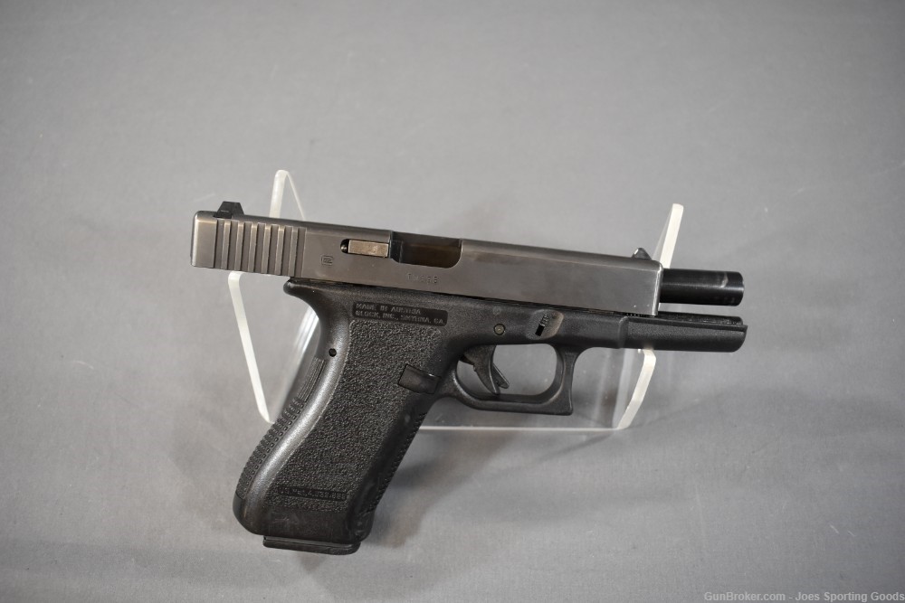Glock 17 - 9mm Semi Automatic Pistol w/ 3 Magazines & Holster-img-8