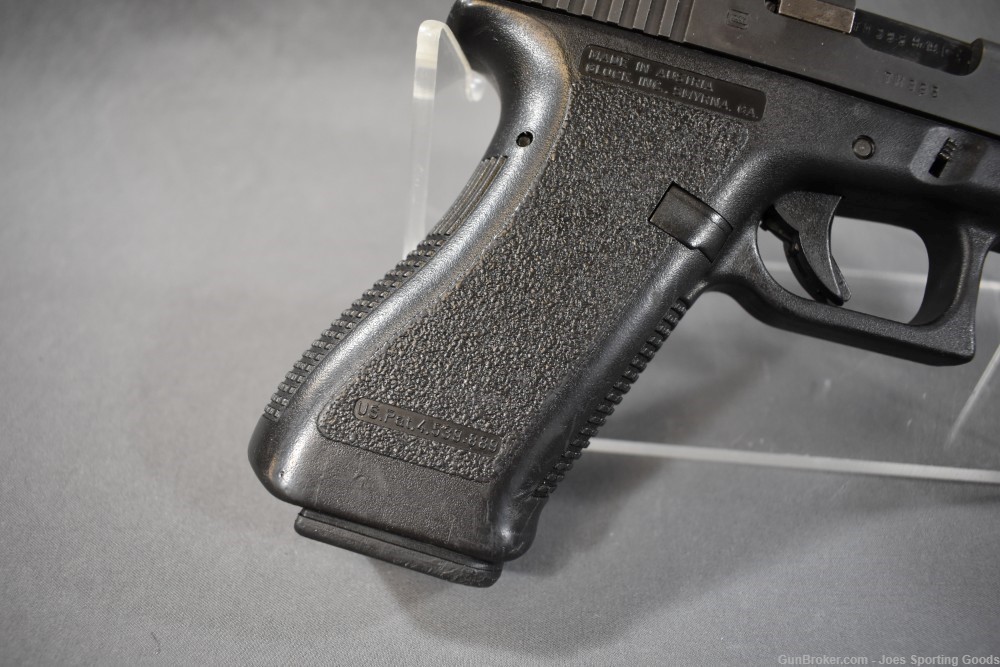 Glock 17 - 9mm Semi Automatic Pistol w/ 3 Magazines & Holster-img-2