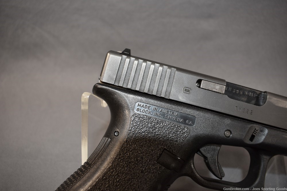 Glock 17 - 9mm Semi Automatic Pistol w/ 3 Magazines & Holster-img-3