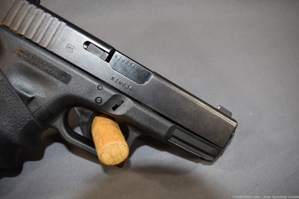Glock 23 - .40 S&W Semi-Automatic Pistol w/ Factory Case & Hogue Grip-img-7