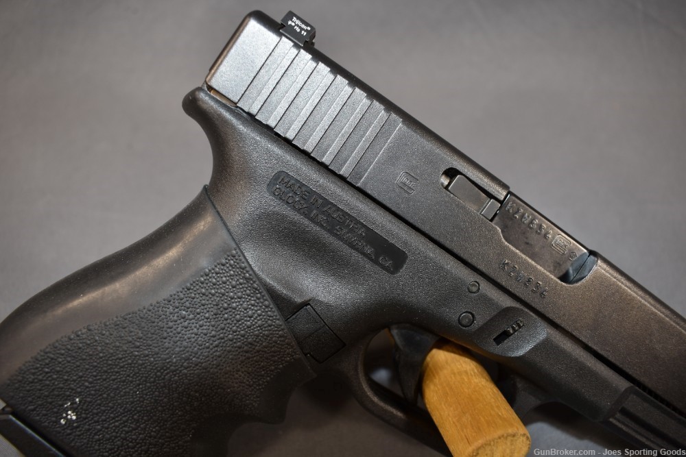 Glock 23 - .40 S&W Semi-Automatic Pistol w/ Factory Case & Hogue Grip-img-6