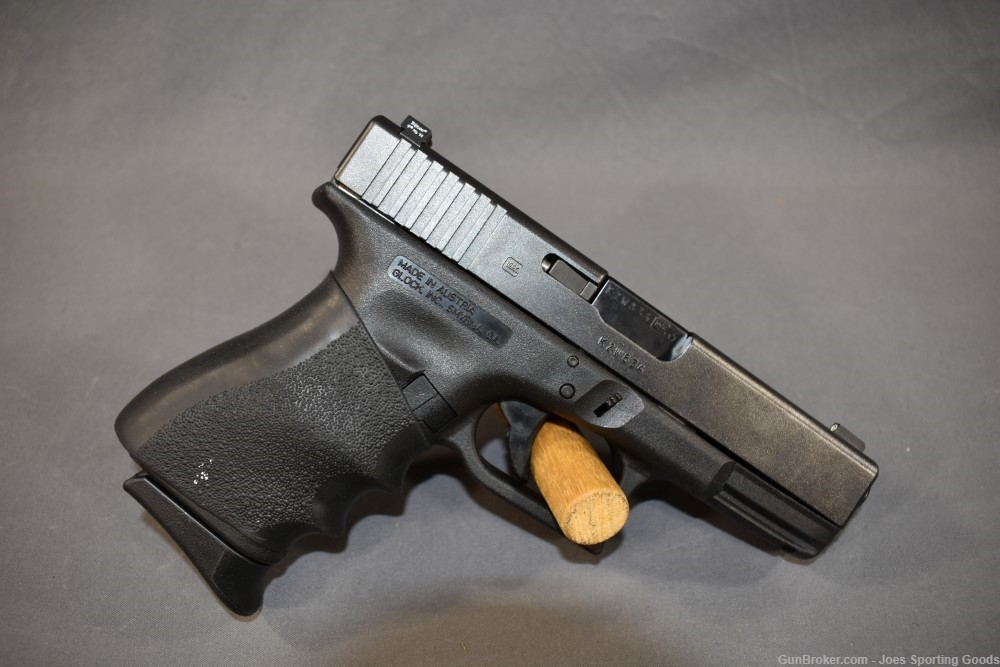 Glock 23 - .40 S&W Semi-Automatic Pistol w/ Factory Case & Hogue Grip-img-4
