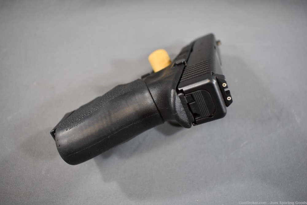 Glock 23 - .40 S&W Semi-Automatic Pistol w/ Factory Case & Hogue Grip-img-9