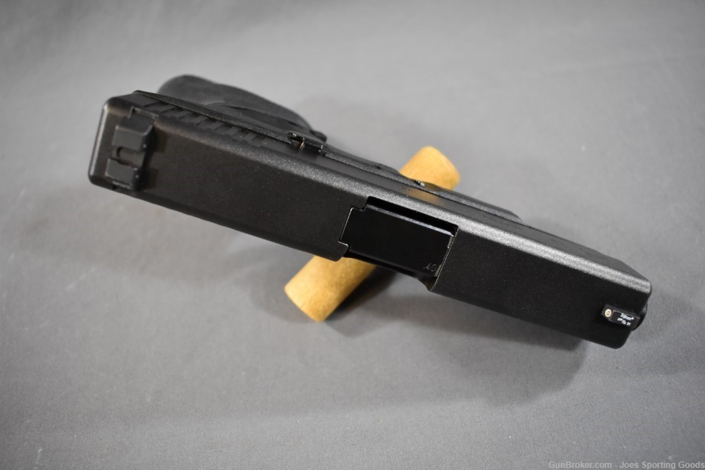 Glock 23 - .40 S&W Semi-Automatic Pistol w/ Factory Case & Hogue Grip-img-8